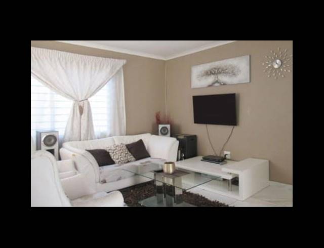 5 BEDROOM HOUSE FOR SALE IN PROTEA GLEN EXT